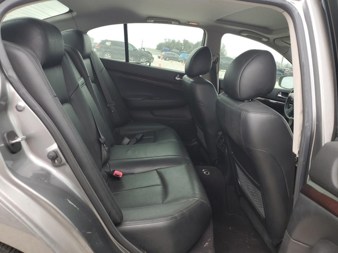 2010 Infiniti G - Image 10