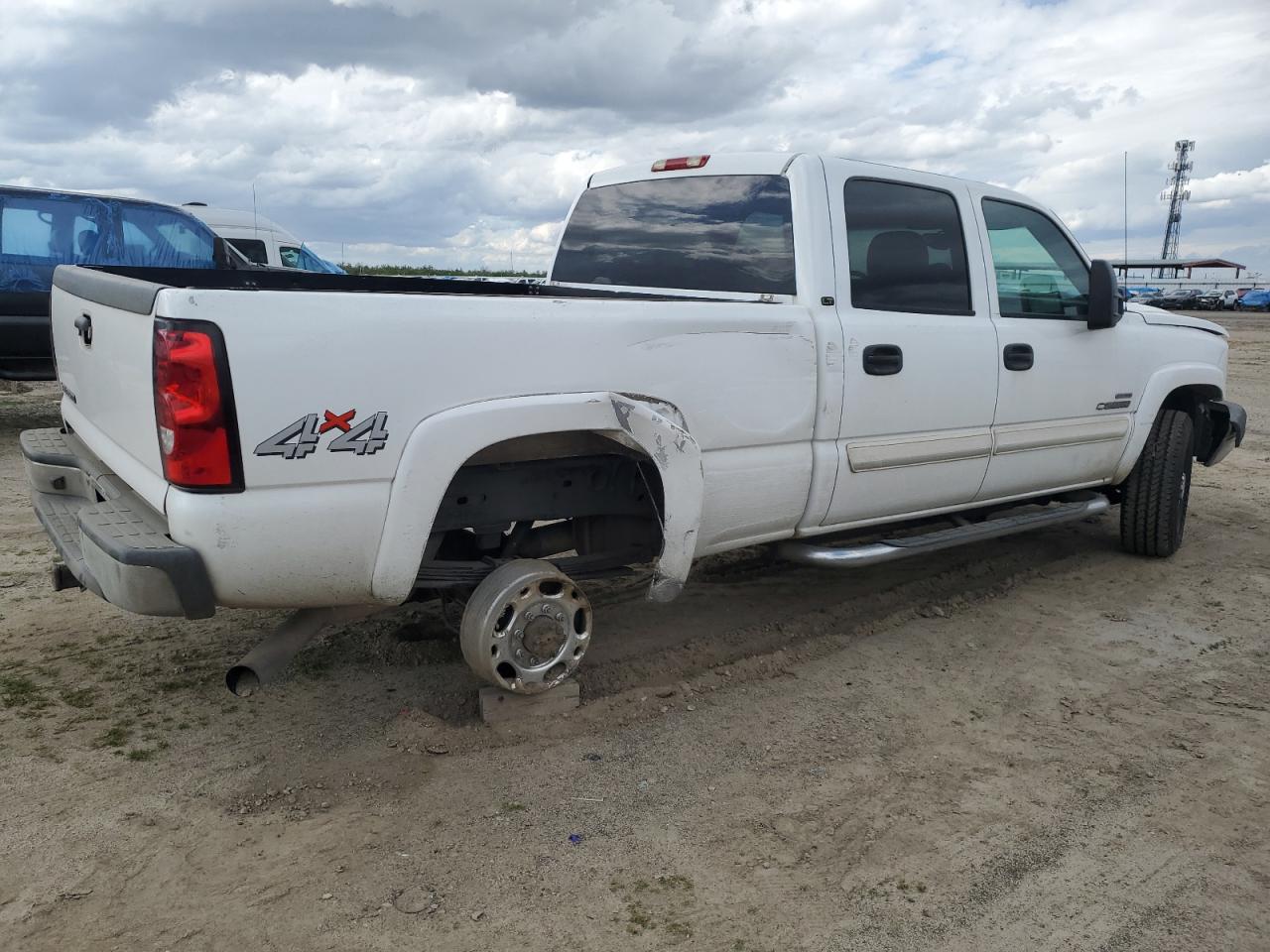 2007 Chevrolet Silverado - Image 3