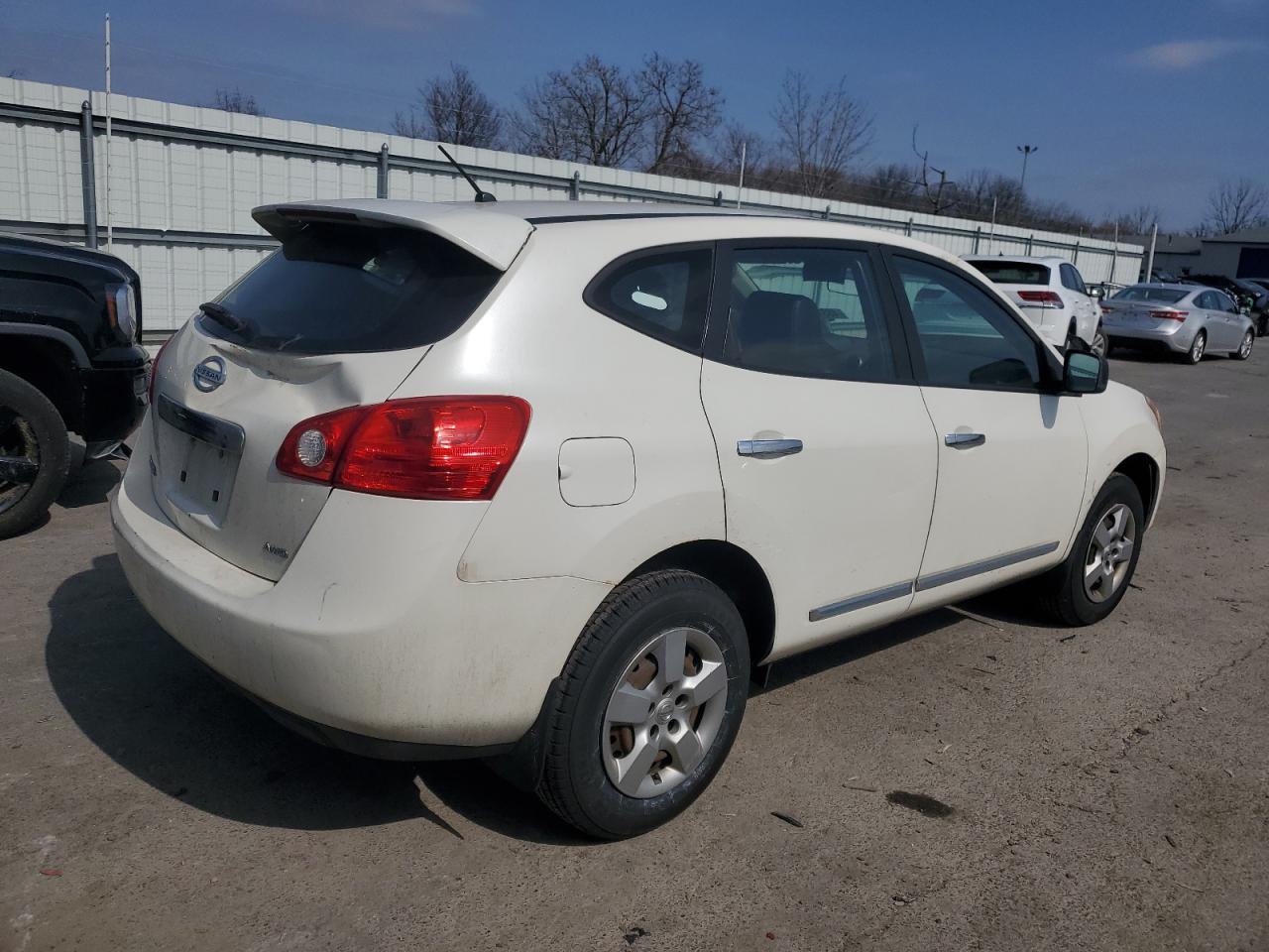 2013 Nissan Rogue - Image 3