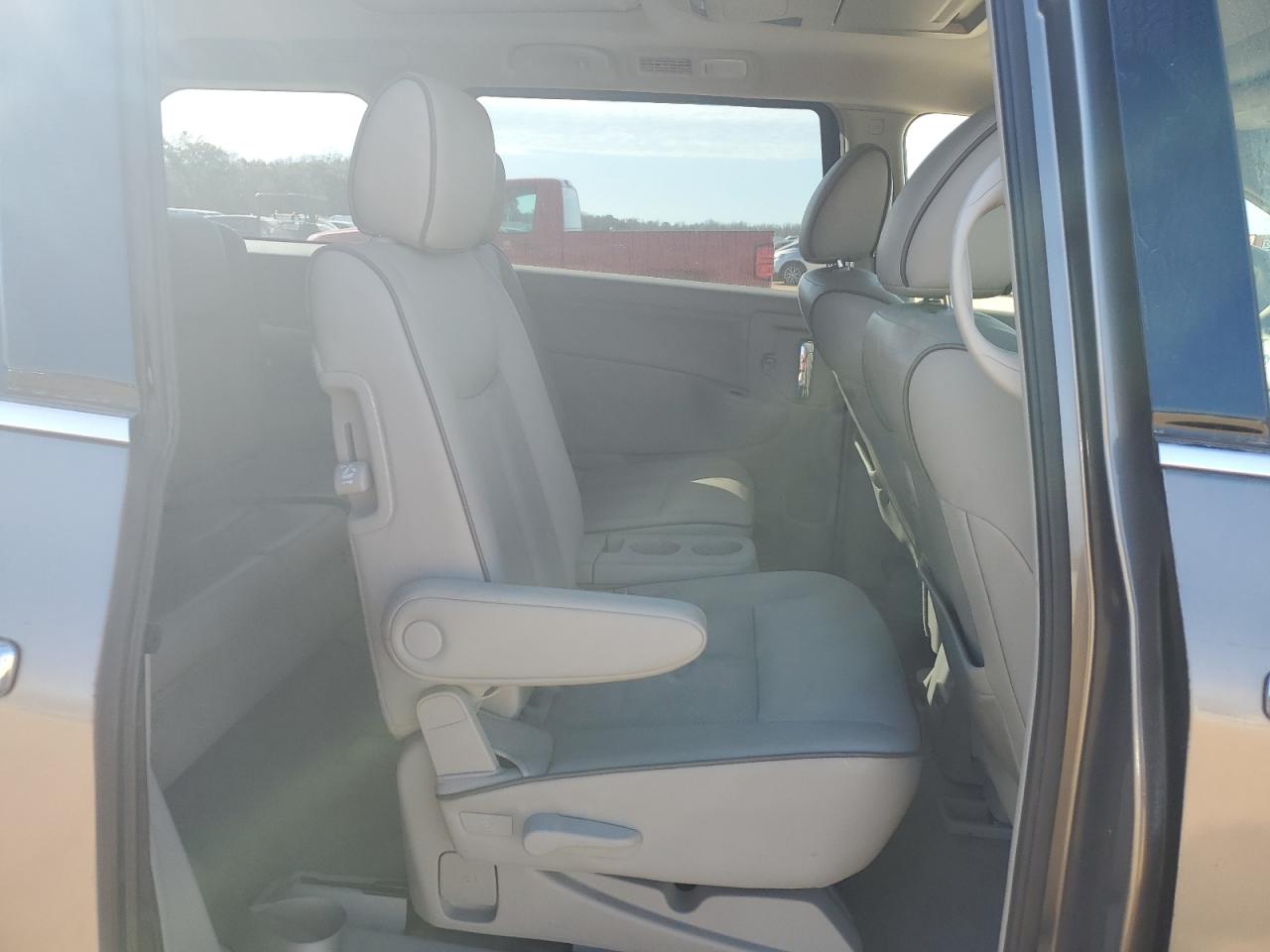 2015 Nissan Quest - Image 12