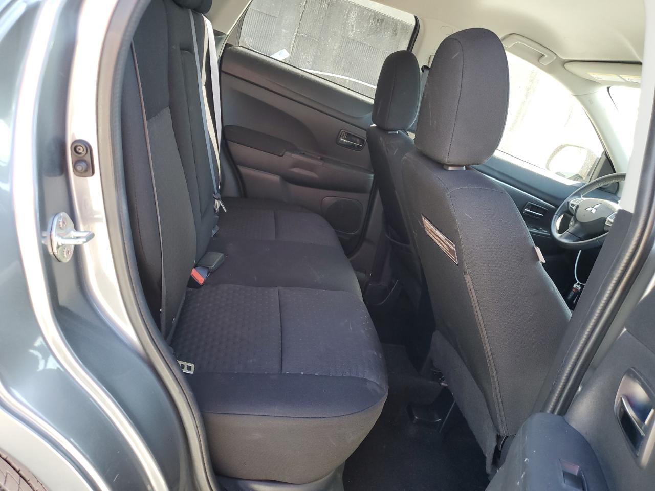 2012 Mitsubishi Outlander - Image 11