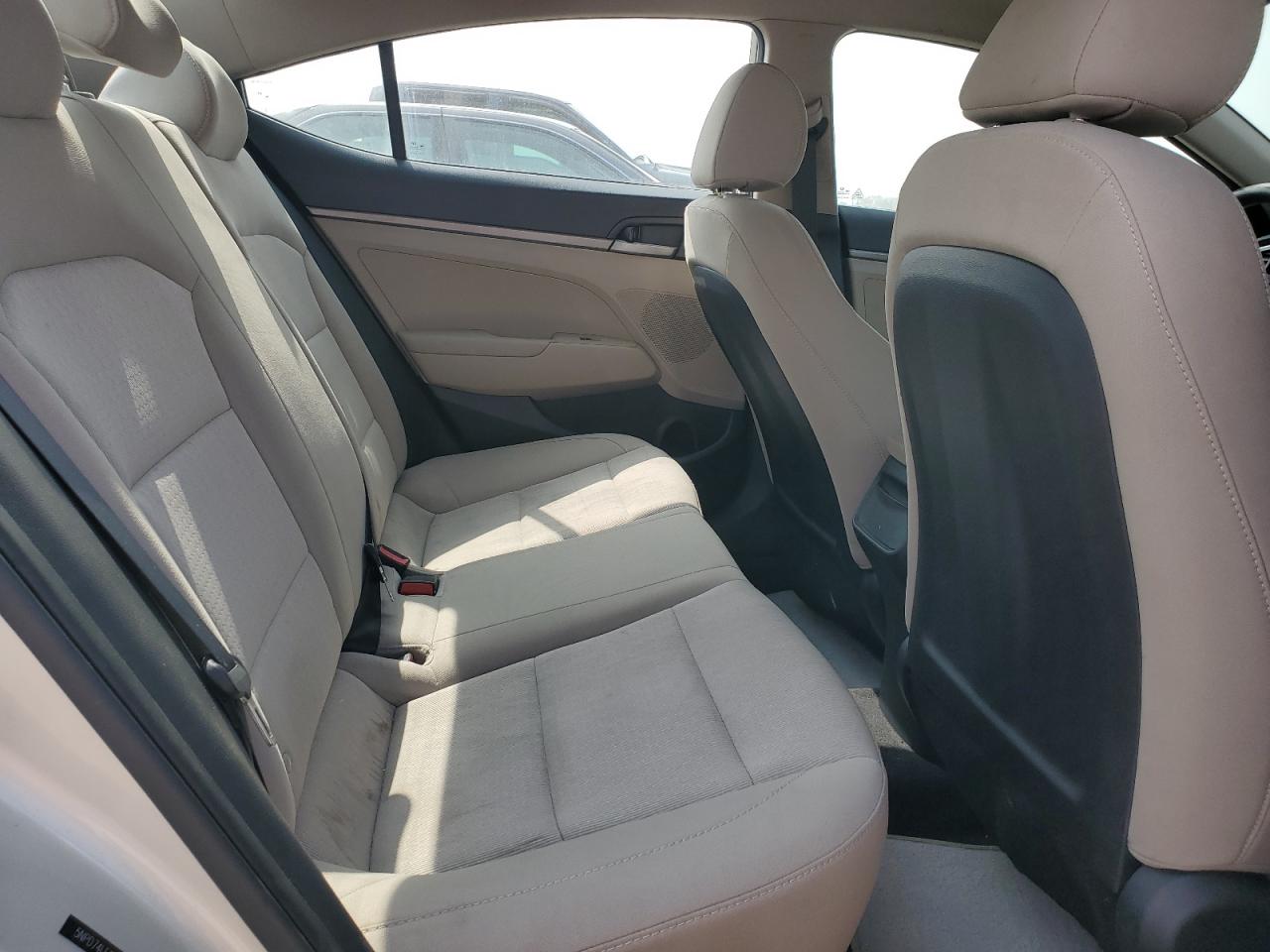 2017 Hyundai Elantra - Image 10