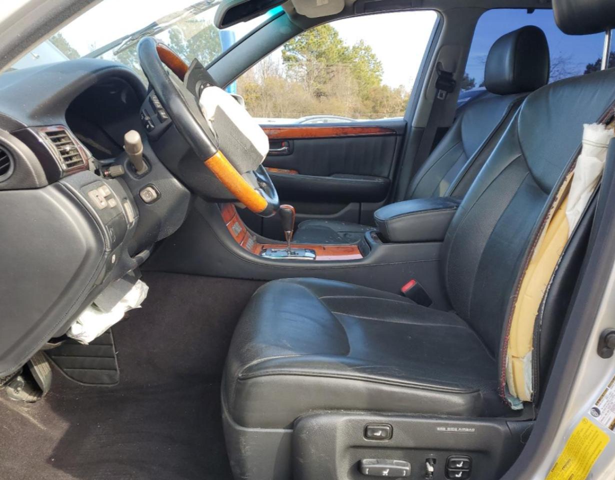 2004 Lexus LS - Image 7