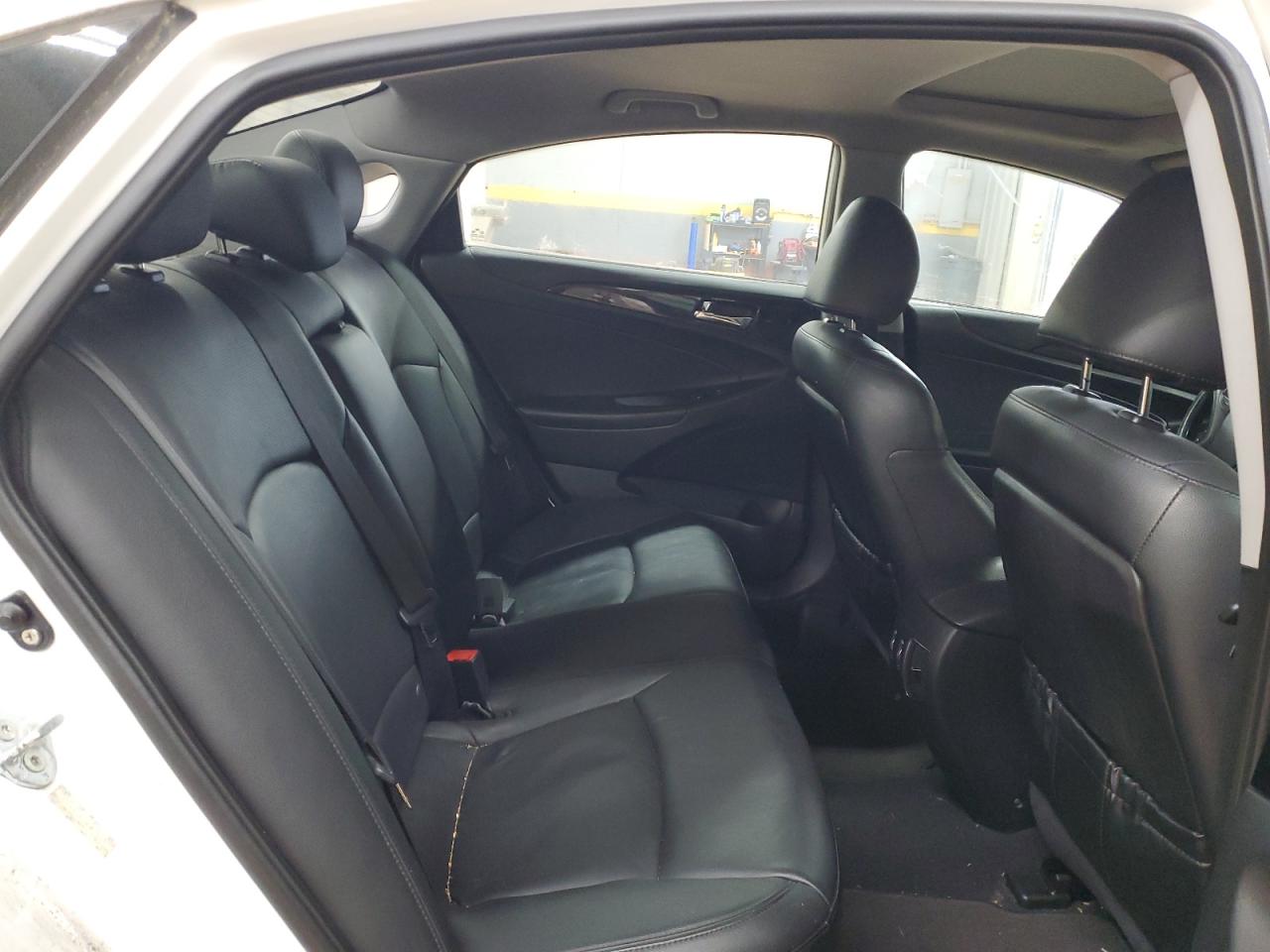 2011 Hyundai Sonata - Image 10