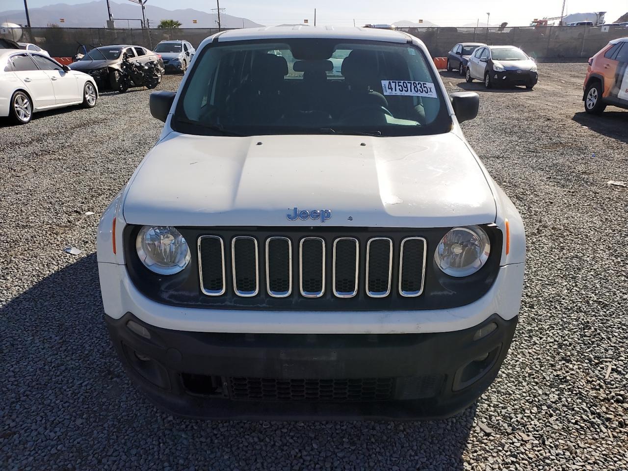 2016 Jeep Renegade - Image 5