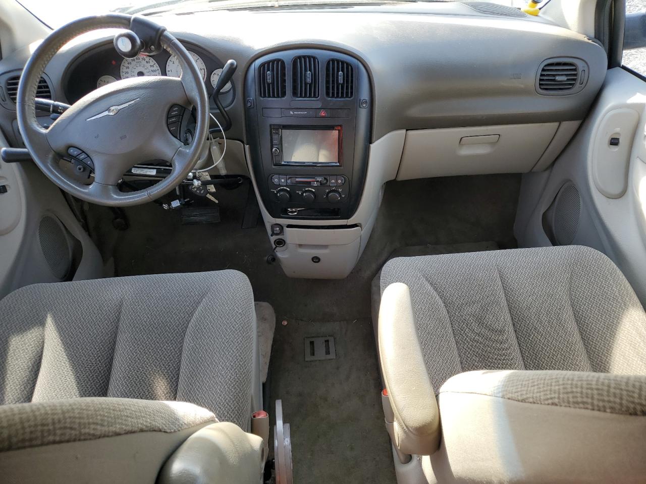 2006 Chrysler Town & Country - Image 8