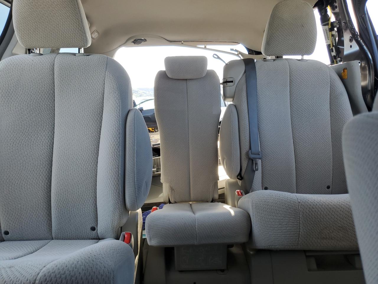 2013 Toyota Sienna - Image 10