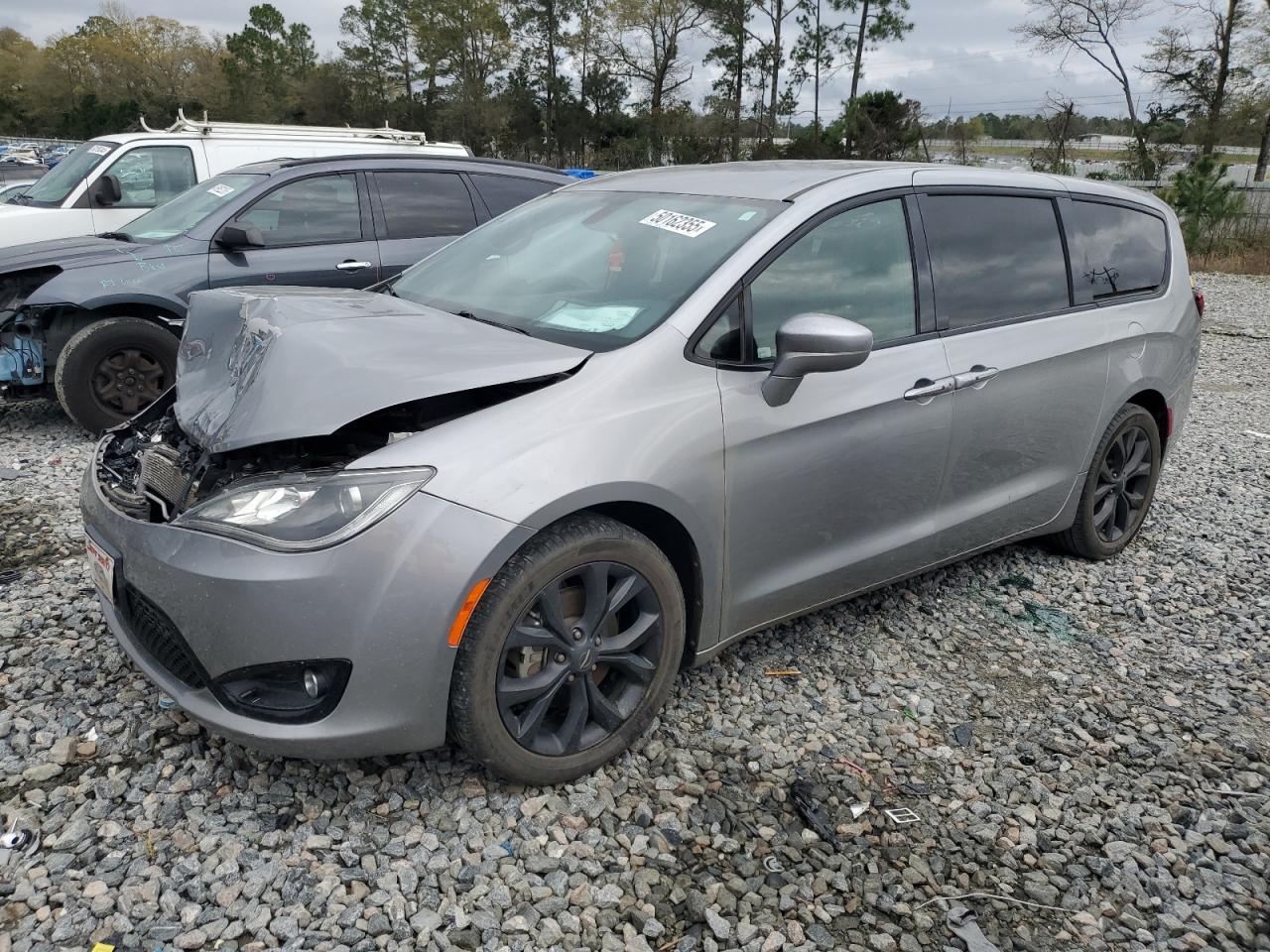 2019 Chrysler Pacifica Touring Plus na sprzedaż w Byron, GA - Front End