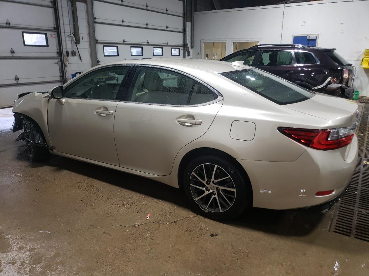 2017 Lexus ES - Image 2