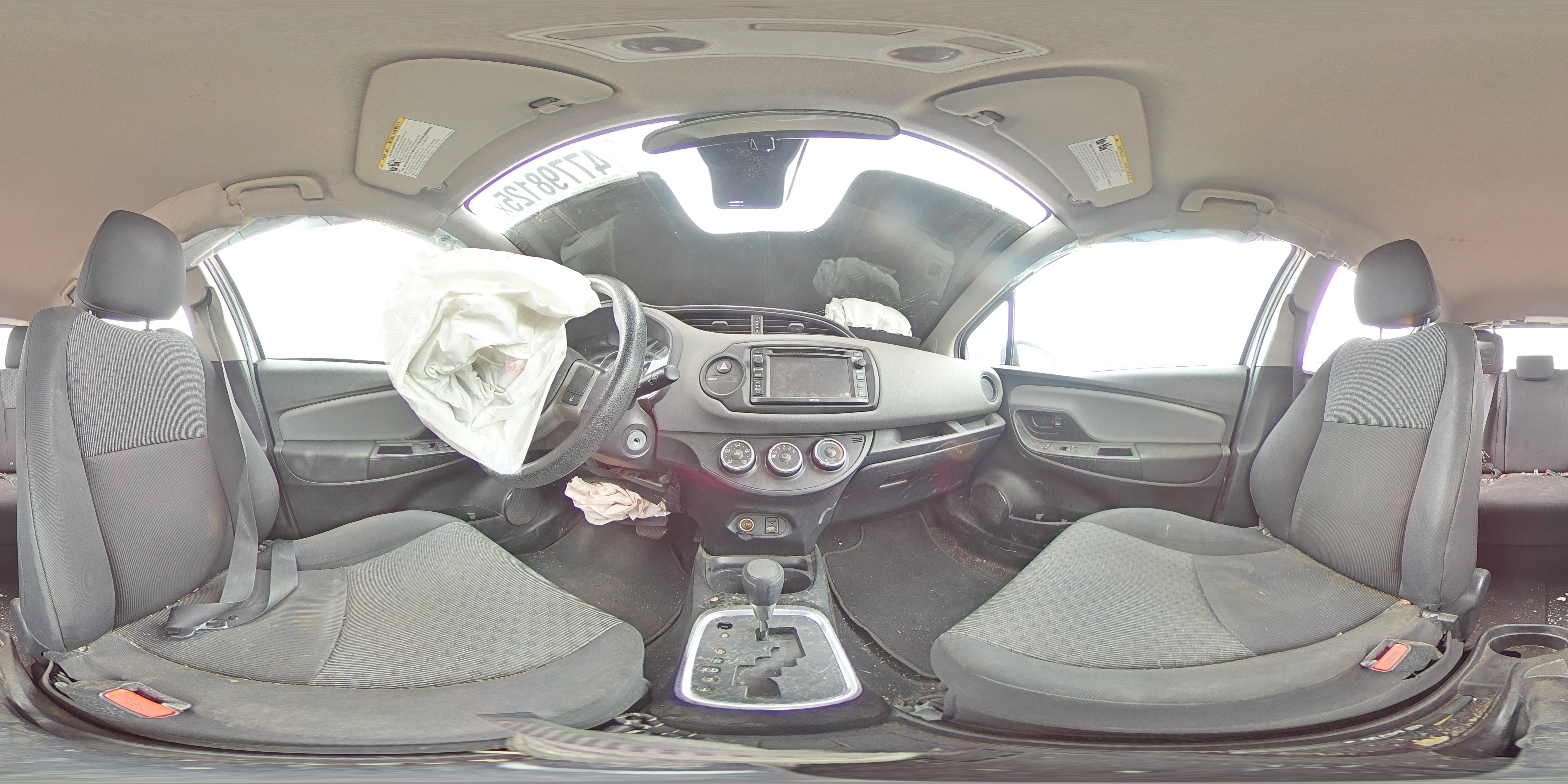 2017 Toyota Yaris - Image 12