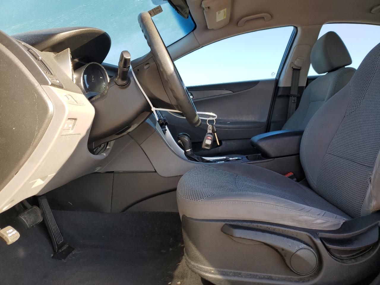 2011 Hyundai Sonata - Image 7