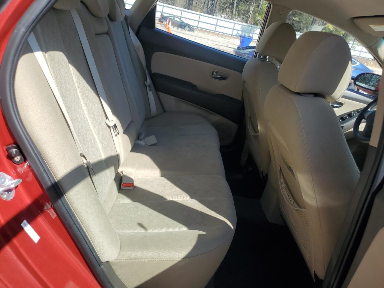 2010 Hyundai Elantra - Image 10