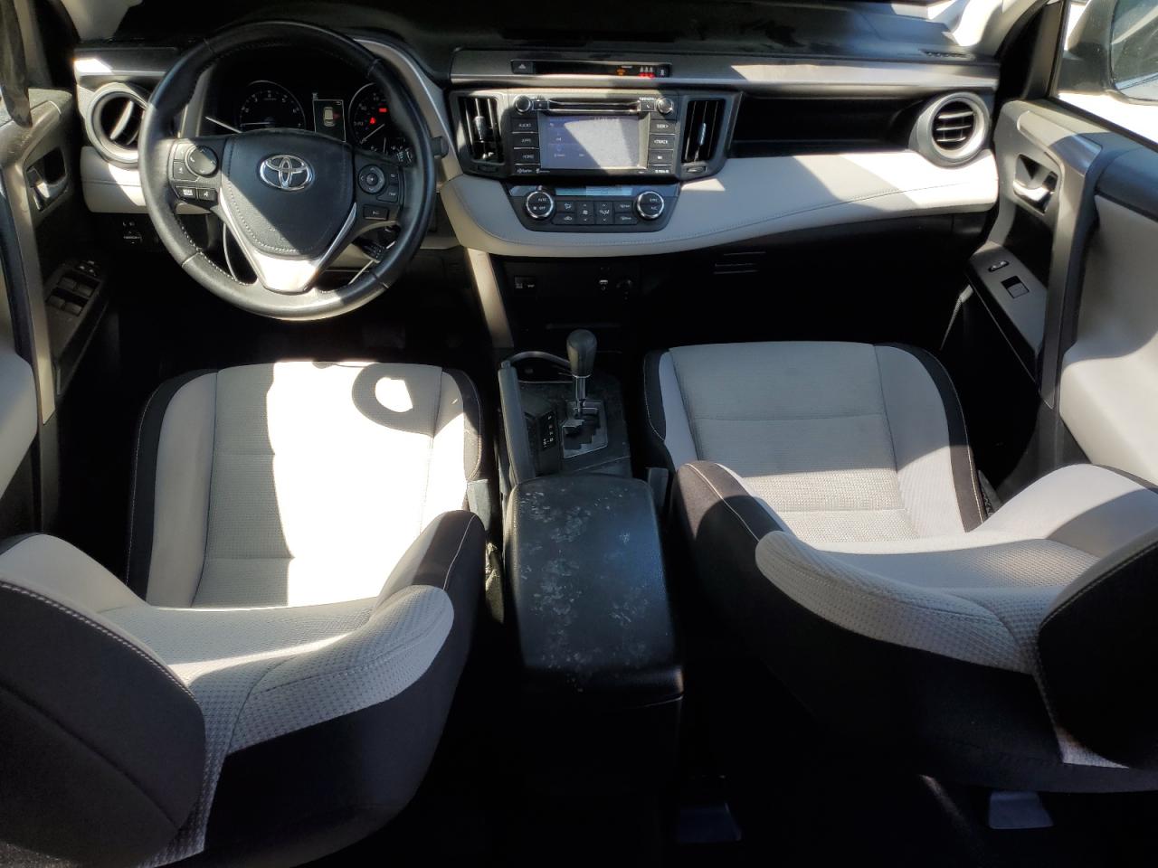 2017 Toyota RAV 4 - Image 8