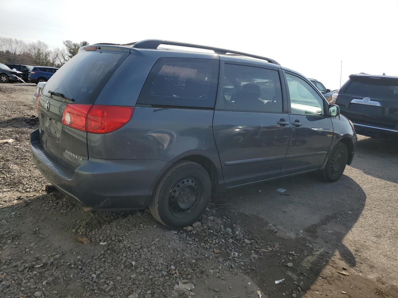 2008 Toyota Sienna - Image 3