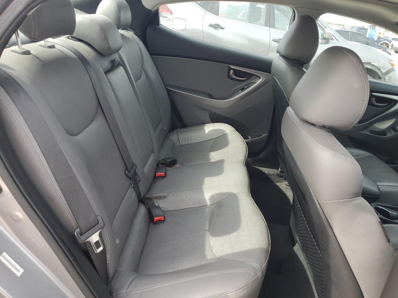 2012 Hyundai Elantra - Image 10