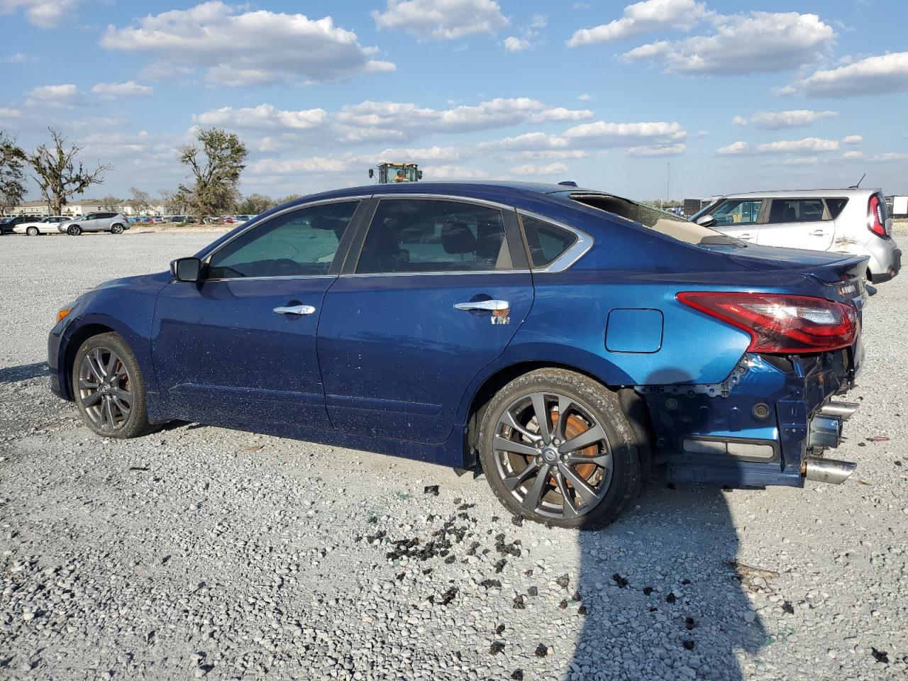 2018 Nissan Altima - Image 2