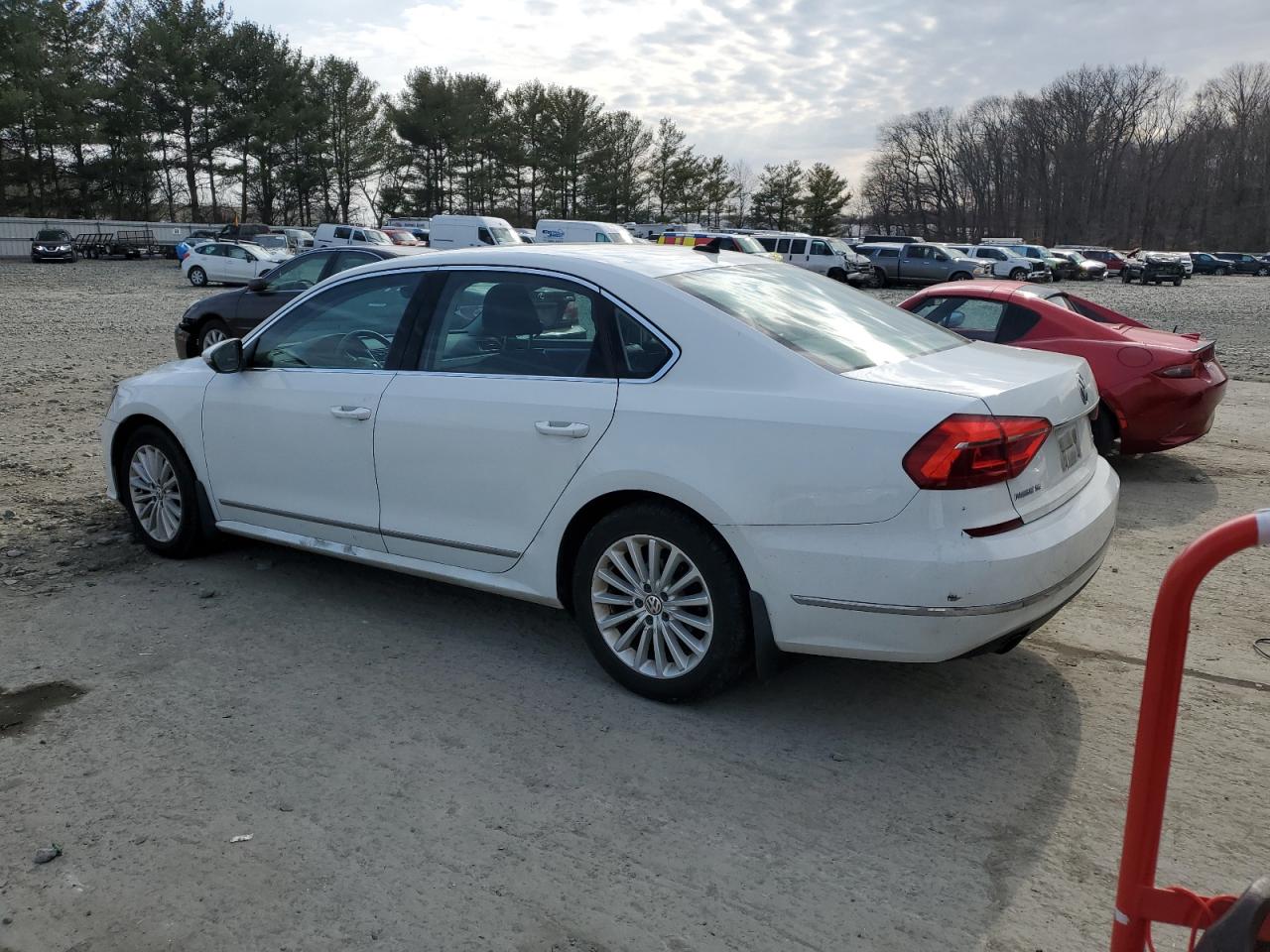 2016 Volkswagen Passat - Image 2