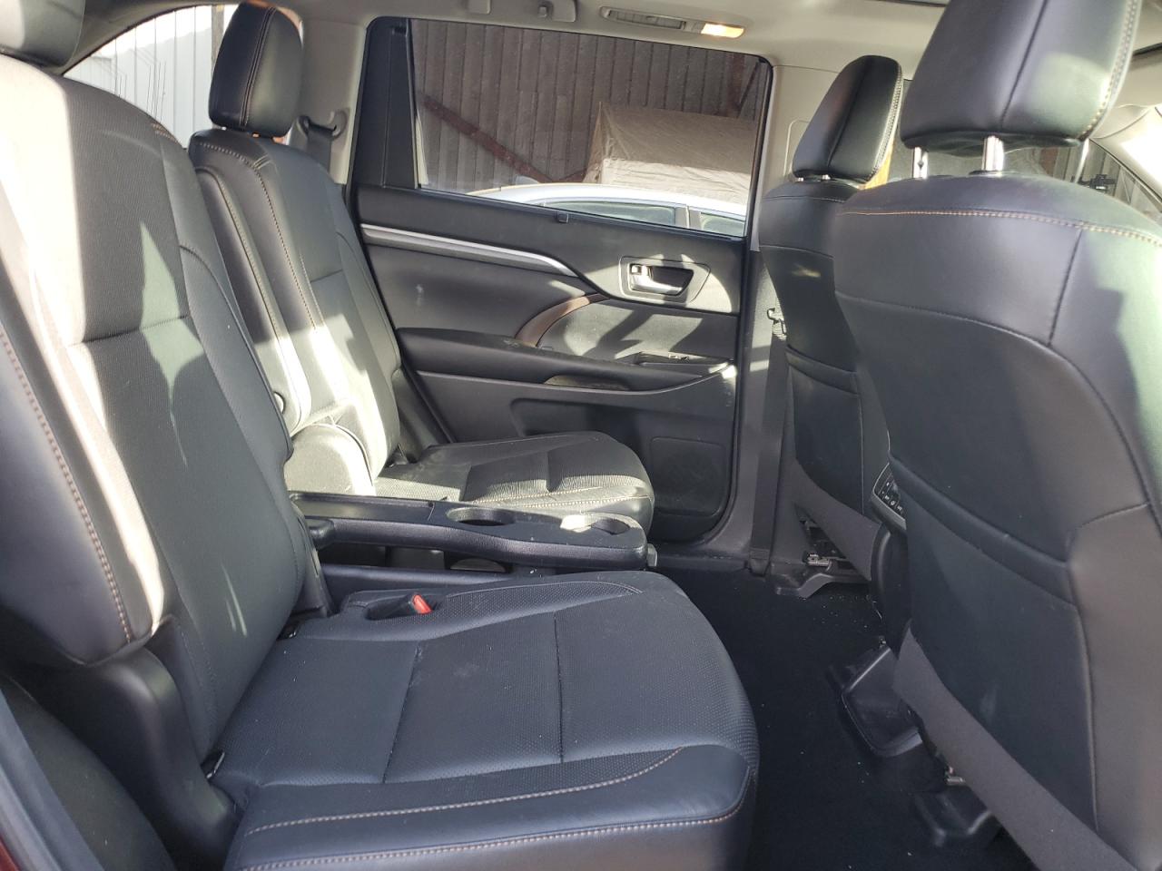 2017 Toyota Highlander - Image 11