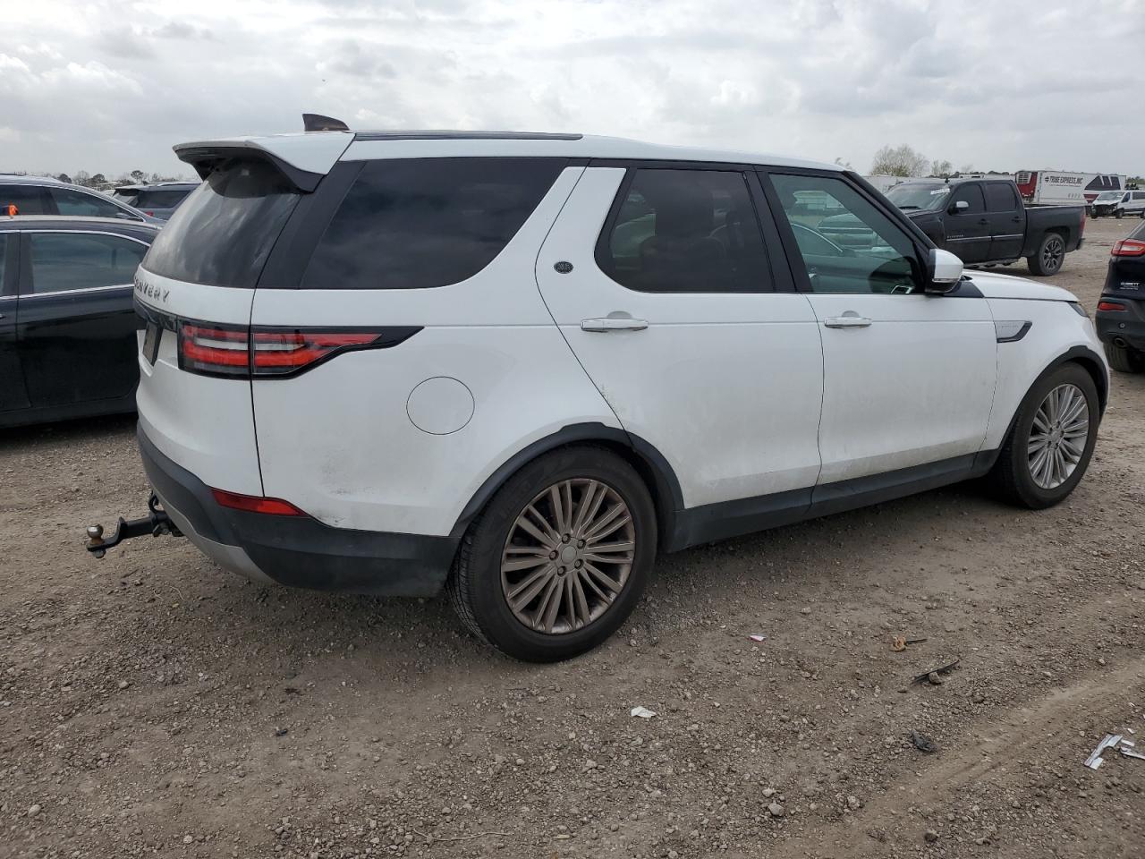 2017 Land Rover Discovery - Image 3