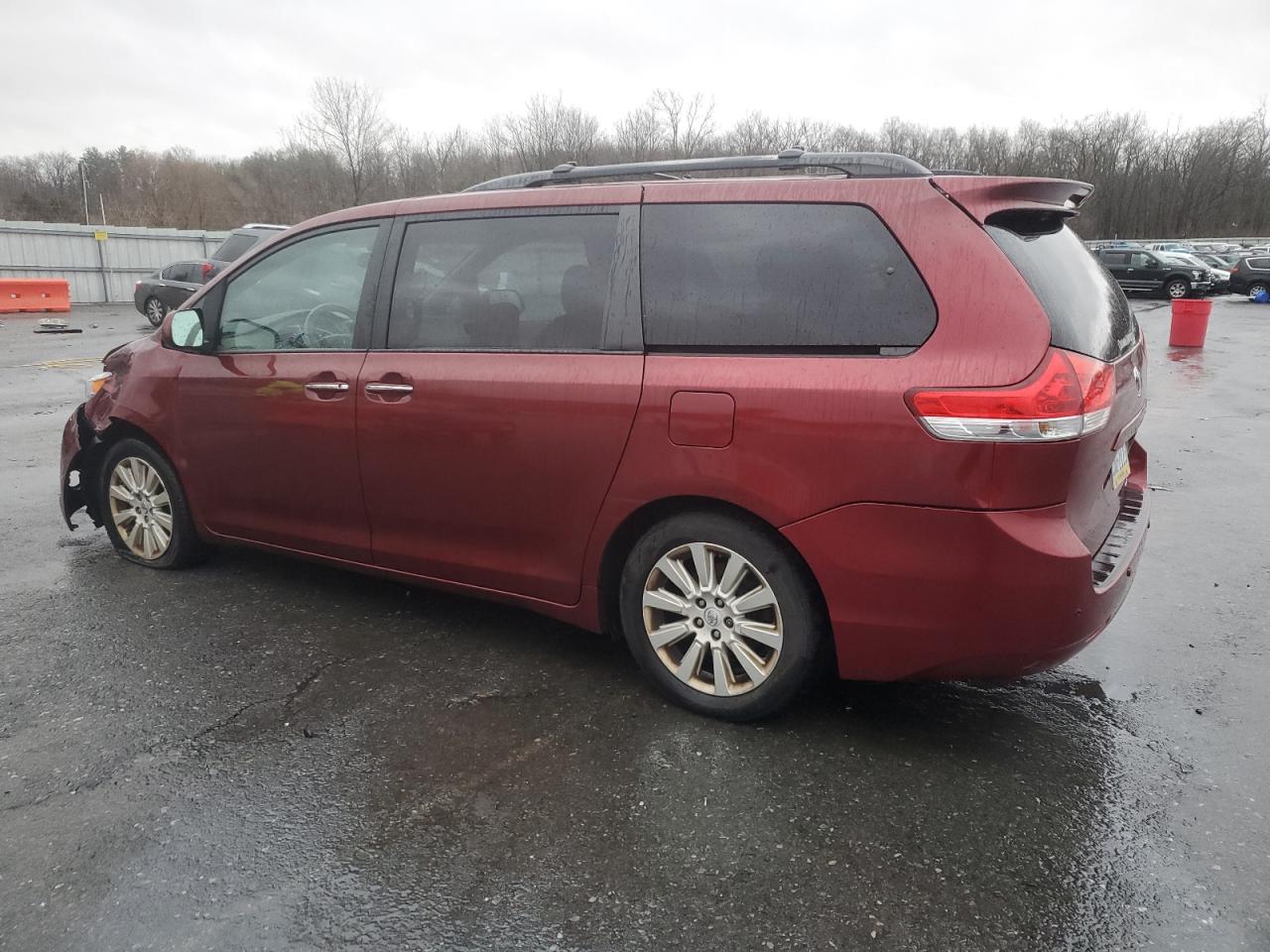 2013 Toyota Sienna - Image 2