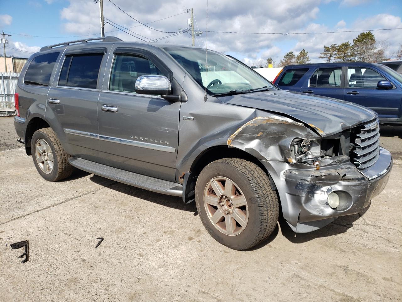 2008 Chrysler Aspen - Image 4
