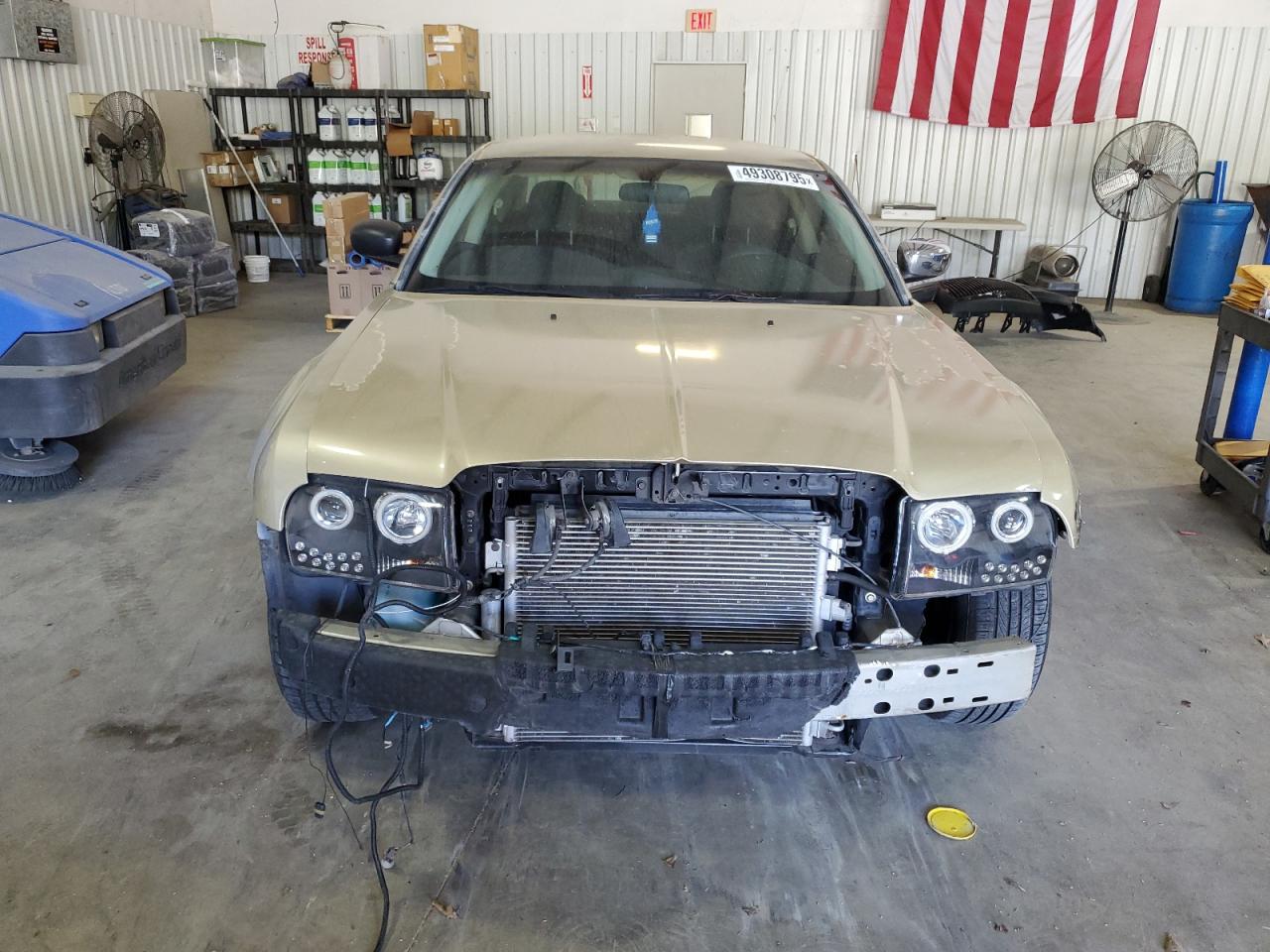 2010 Chrysler 300 - Image 5