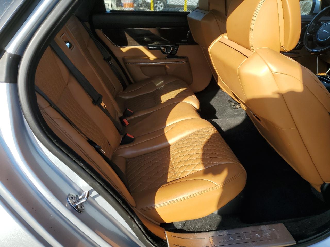 2016 Jaguar XJ - Image 10