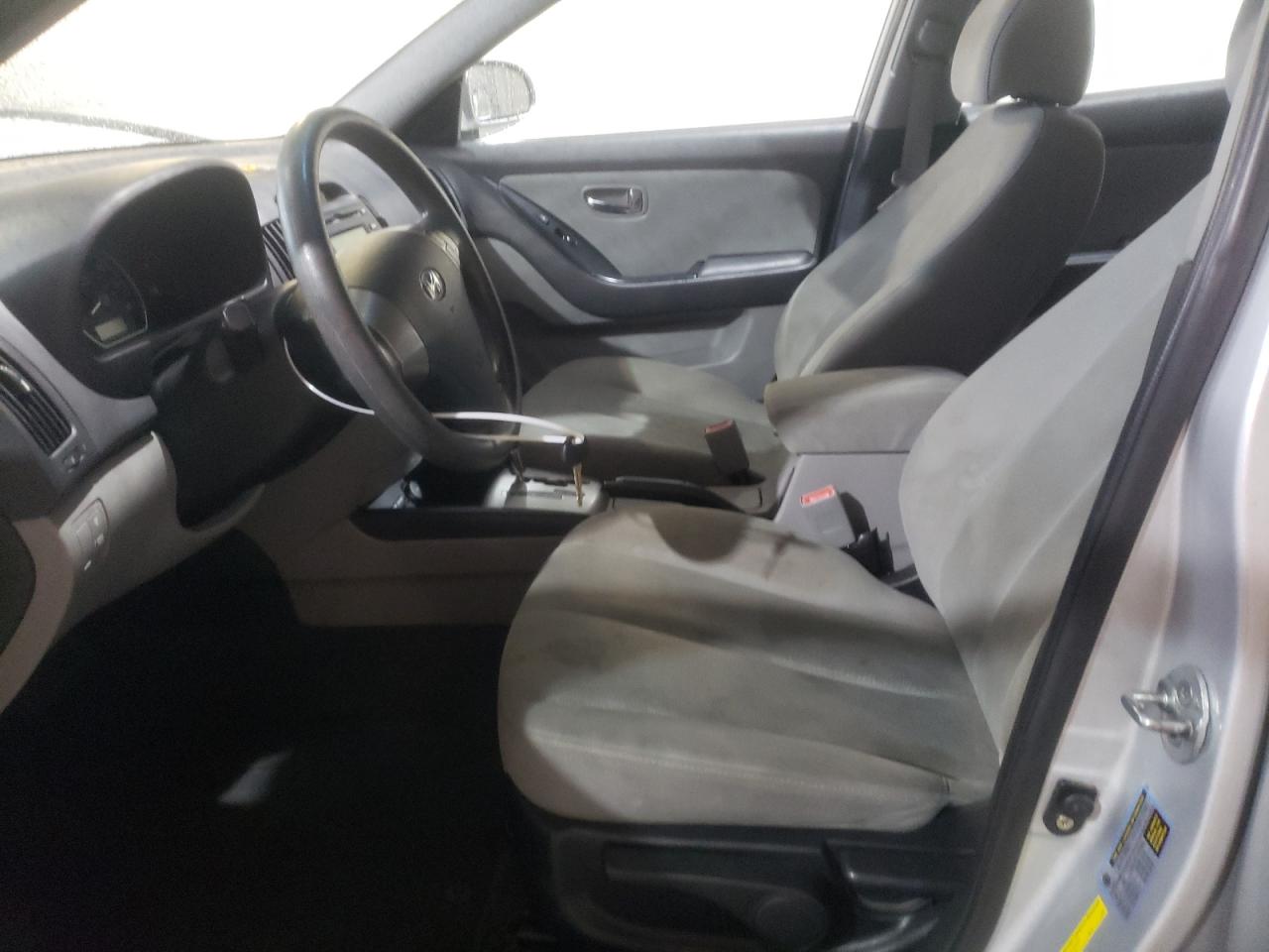 2010 Hyundai Elantra - Image 7
