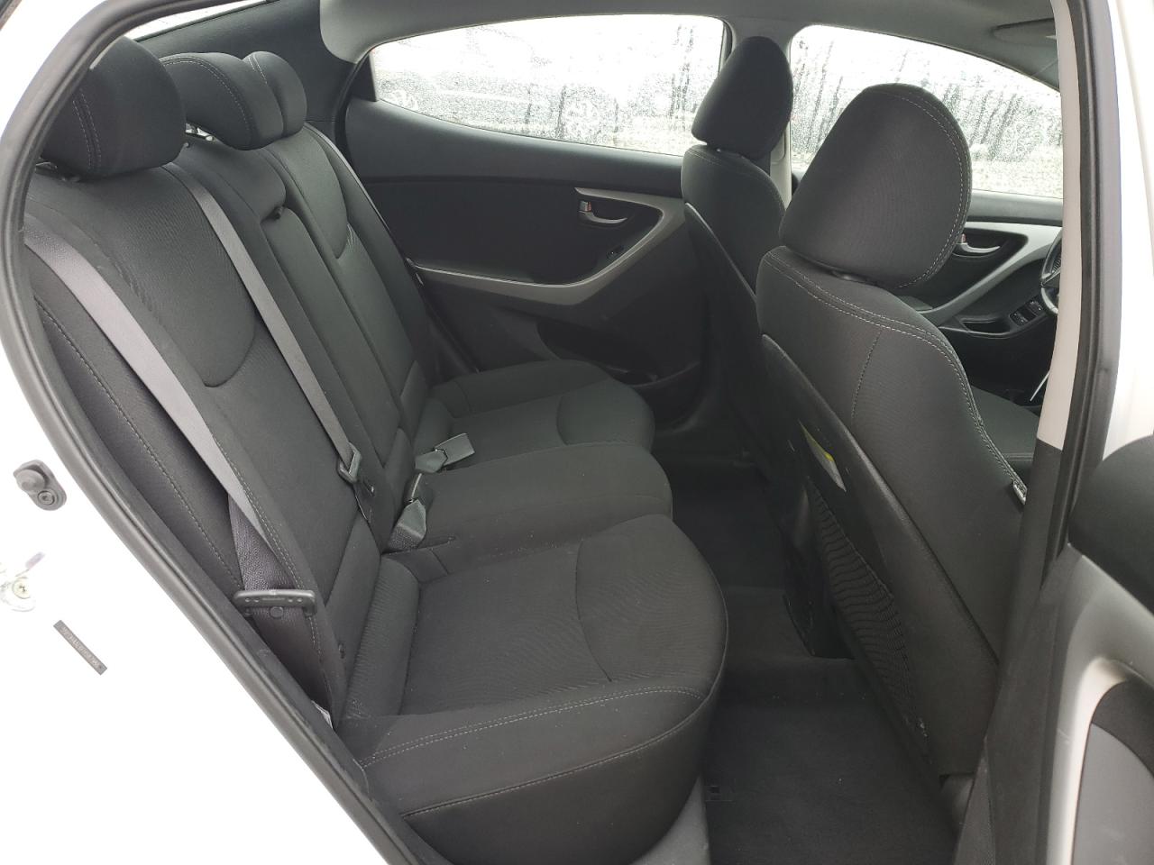 2015 Hyundai Elantra - Image 10