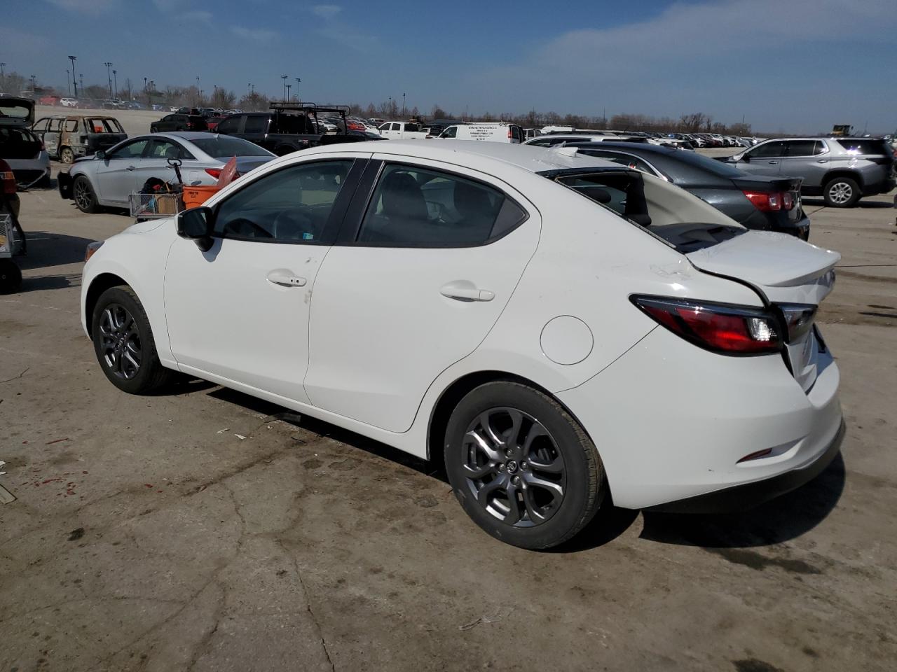 2019 Toyota Yaris - Image 2