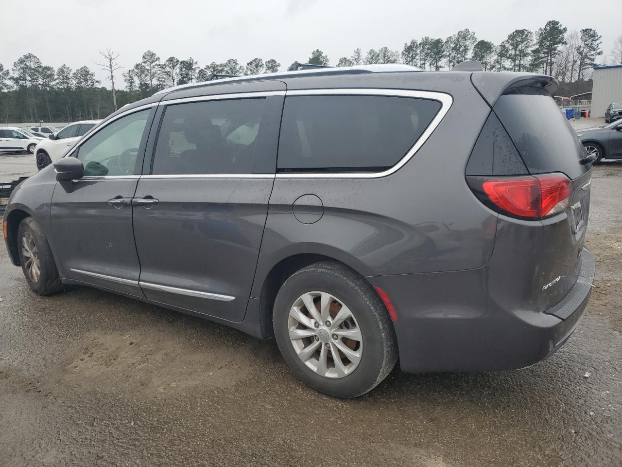 2018 Chrysler Pacifica - Image 2