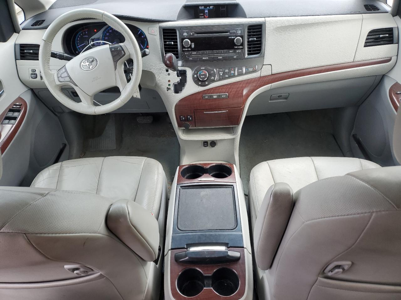 2012 Toyota Sienna - Image 8