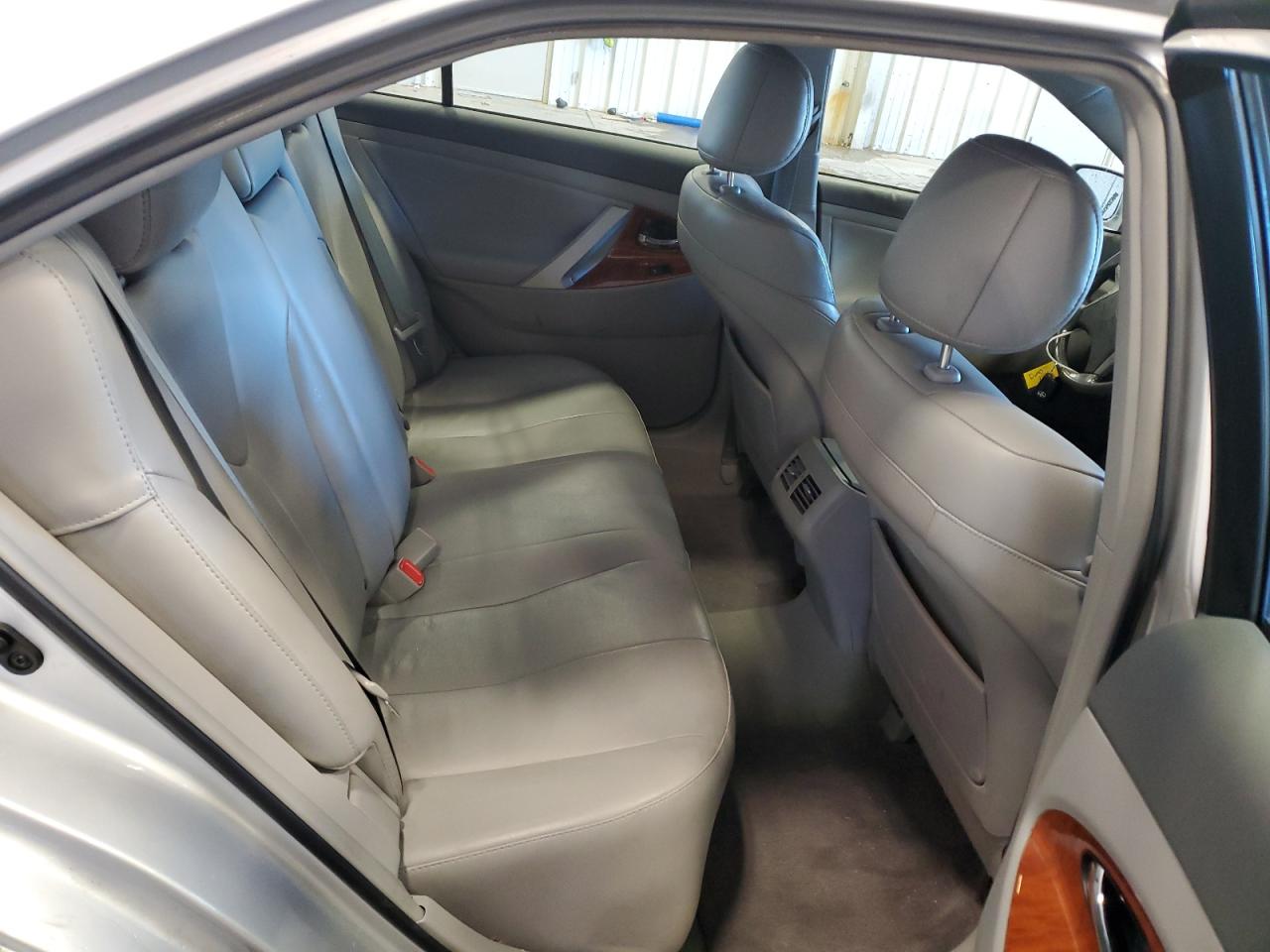 2011 Toyota Camry - Image 10