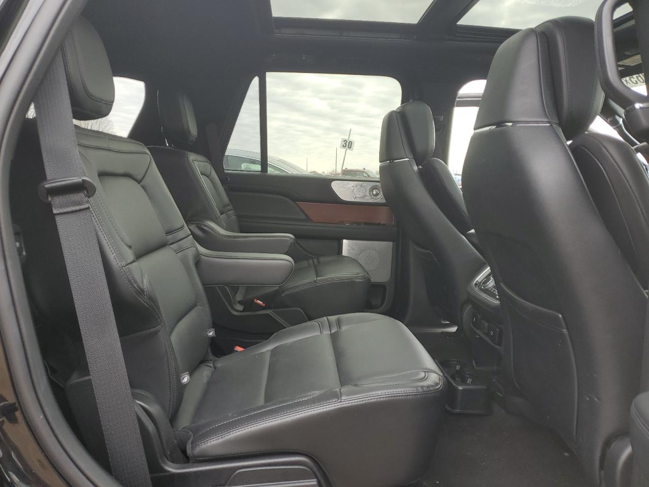 2021 Lincoln Navigator - Image 11