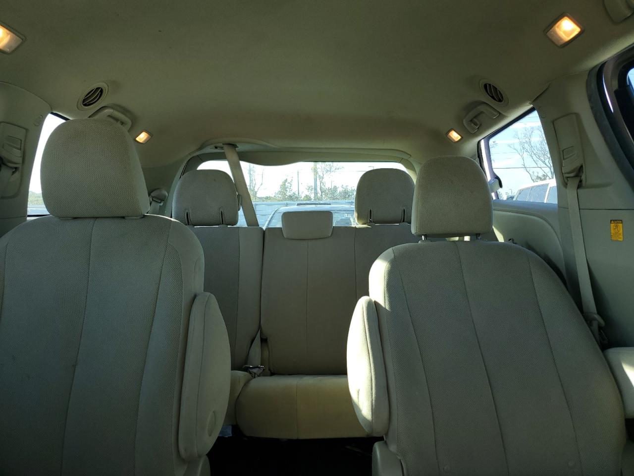 2011 Toyota Sienna - Image 10