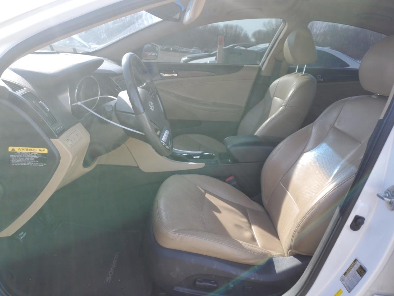 2013 Hyundai Sonata - Image 7