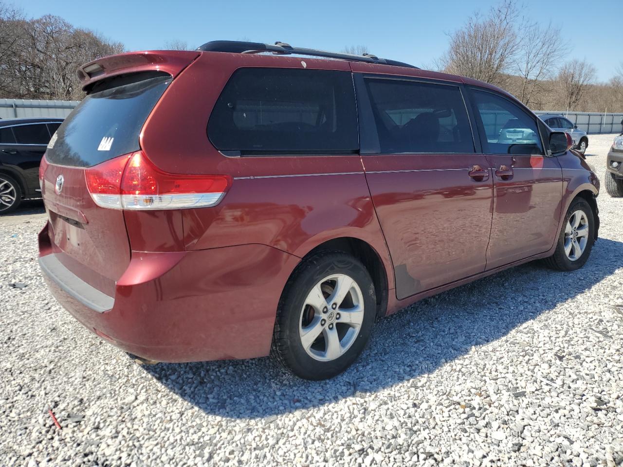 2011 Toyota Sienna - Image 3