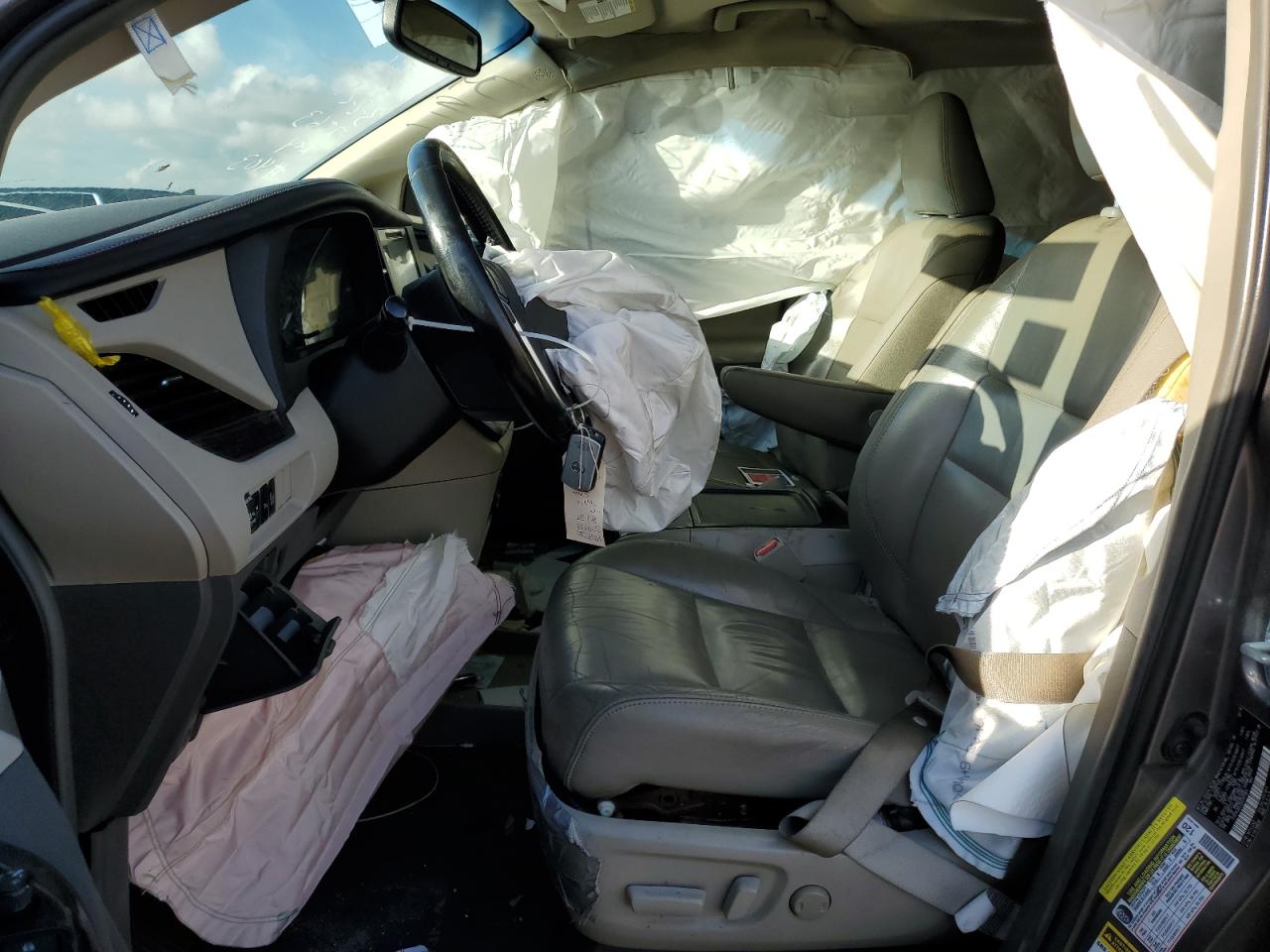 2016 Toyota Sienna - Image 7
