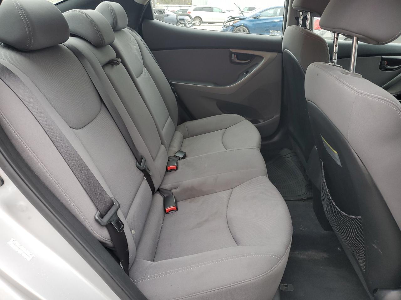 2014 Hyundai Elantra - Image 11