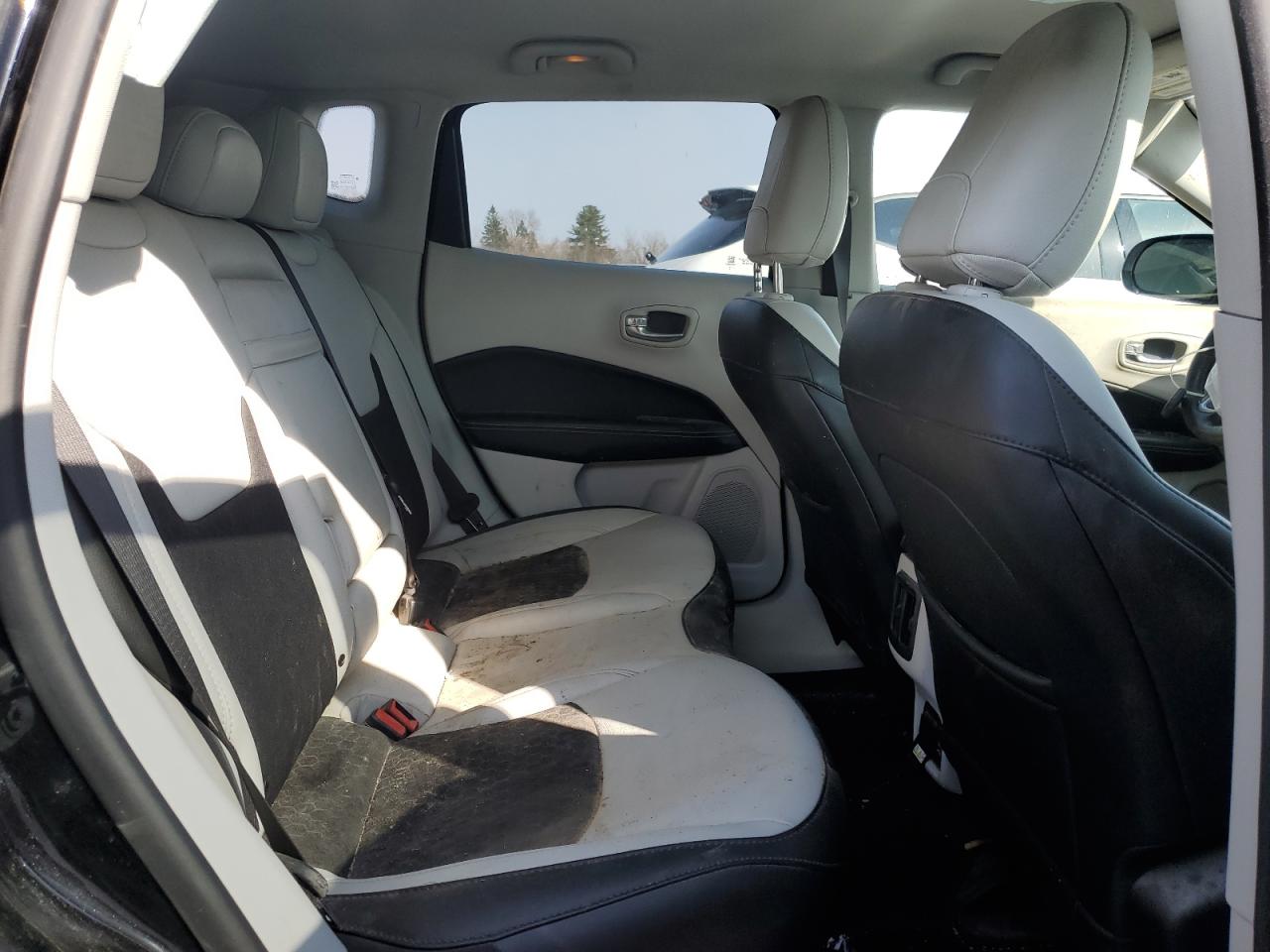 2019 Jeep Compass - Image 11