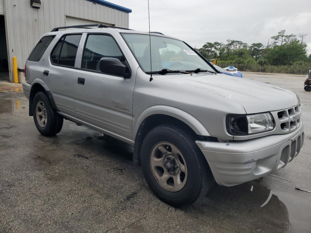 2001 Isuzu Rodeo - Image 4