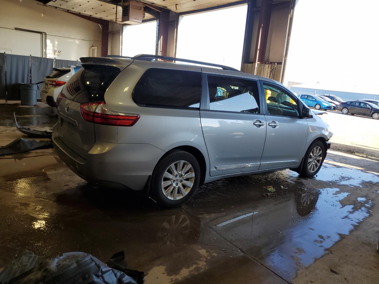 2015 Toyota Sienna - Image 3