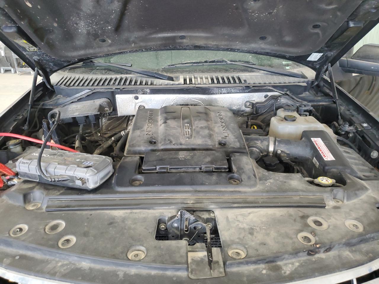 2012 Lincoln Navigator - Image 12