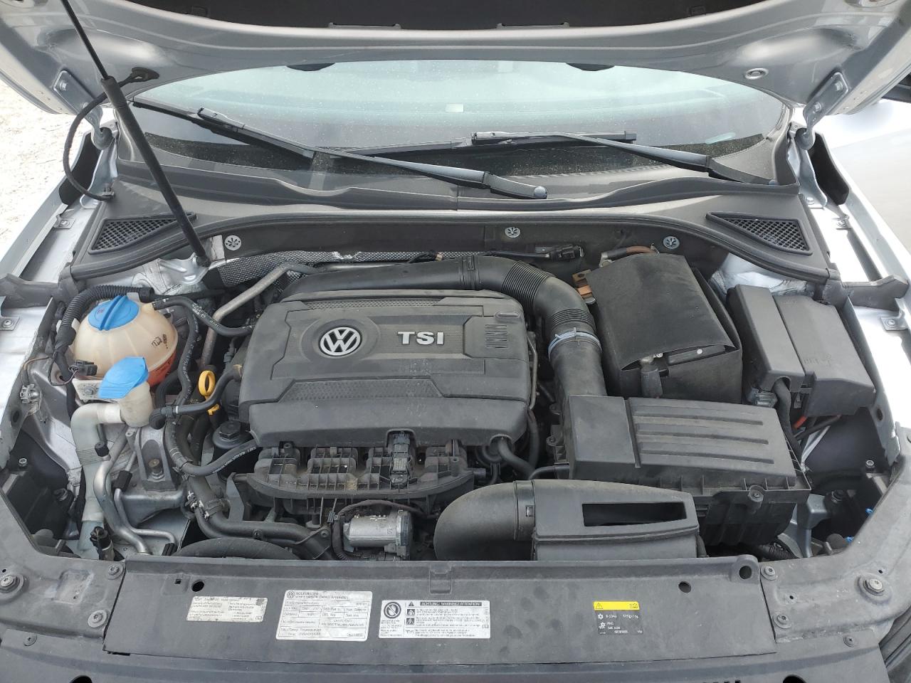 2015 Volkswagen Passat - Image 13