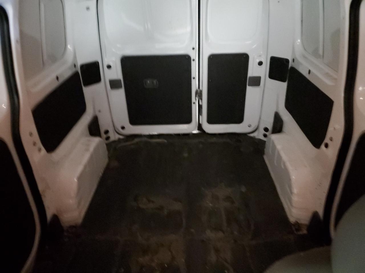 2015 Chevrolet Express - Image 10