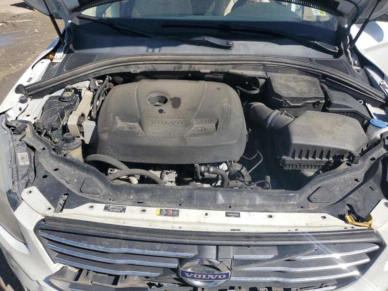 2017 Volvo XC60 - Image 13