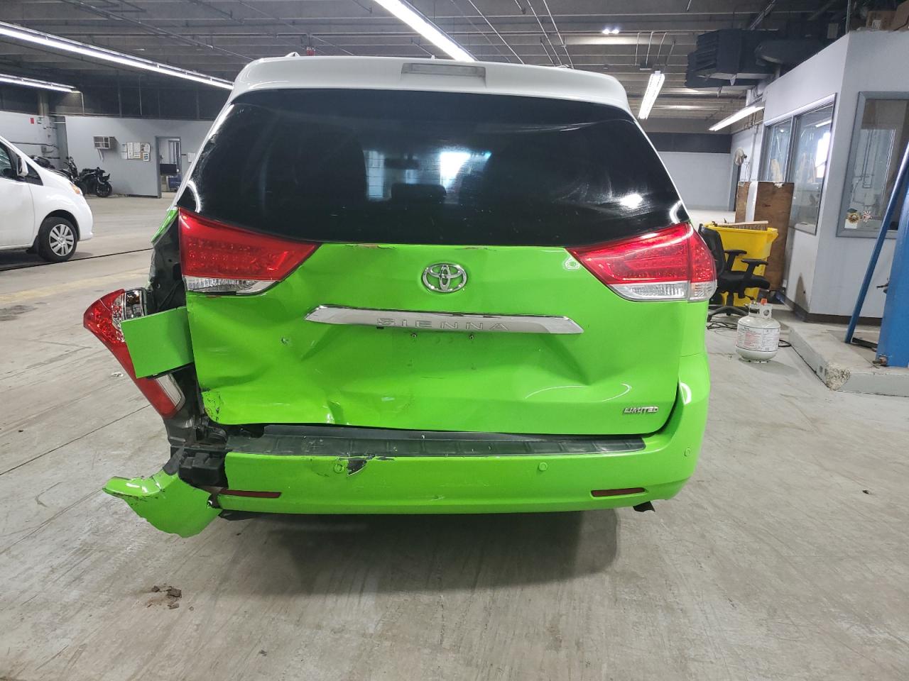 2011 Toyota Sienna - Image 6