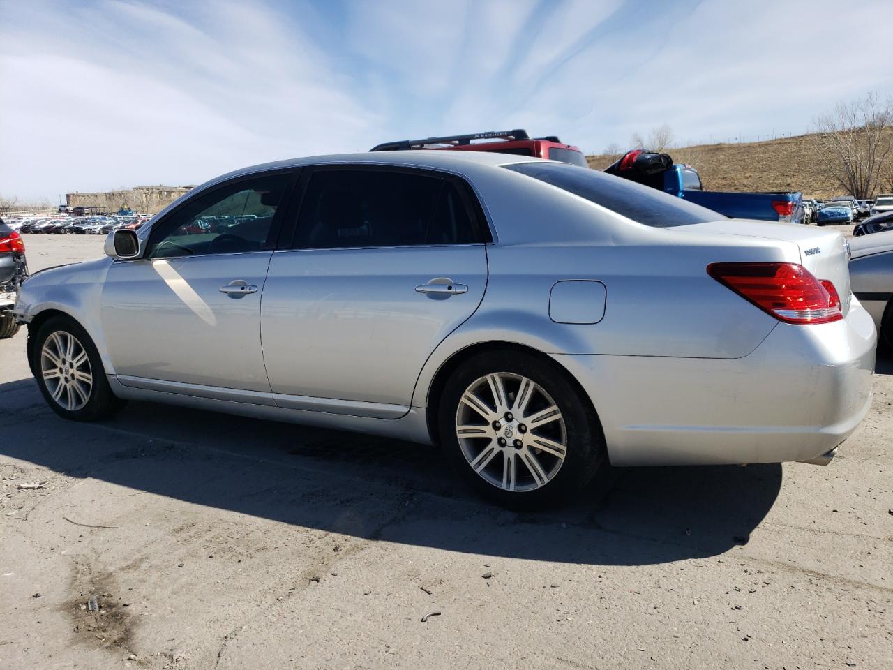 2005 Toyota Avalon - Image 2