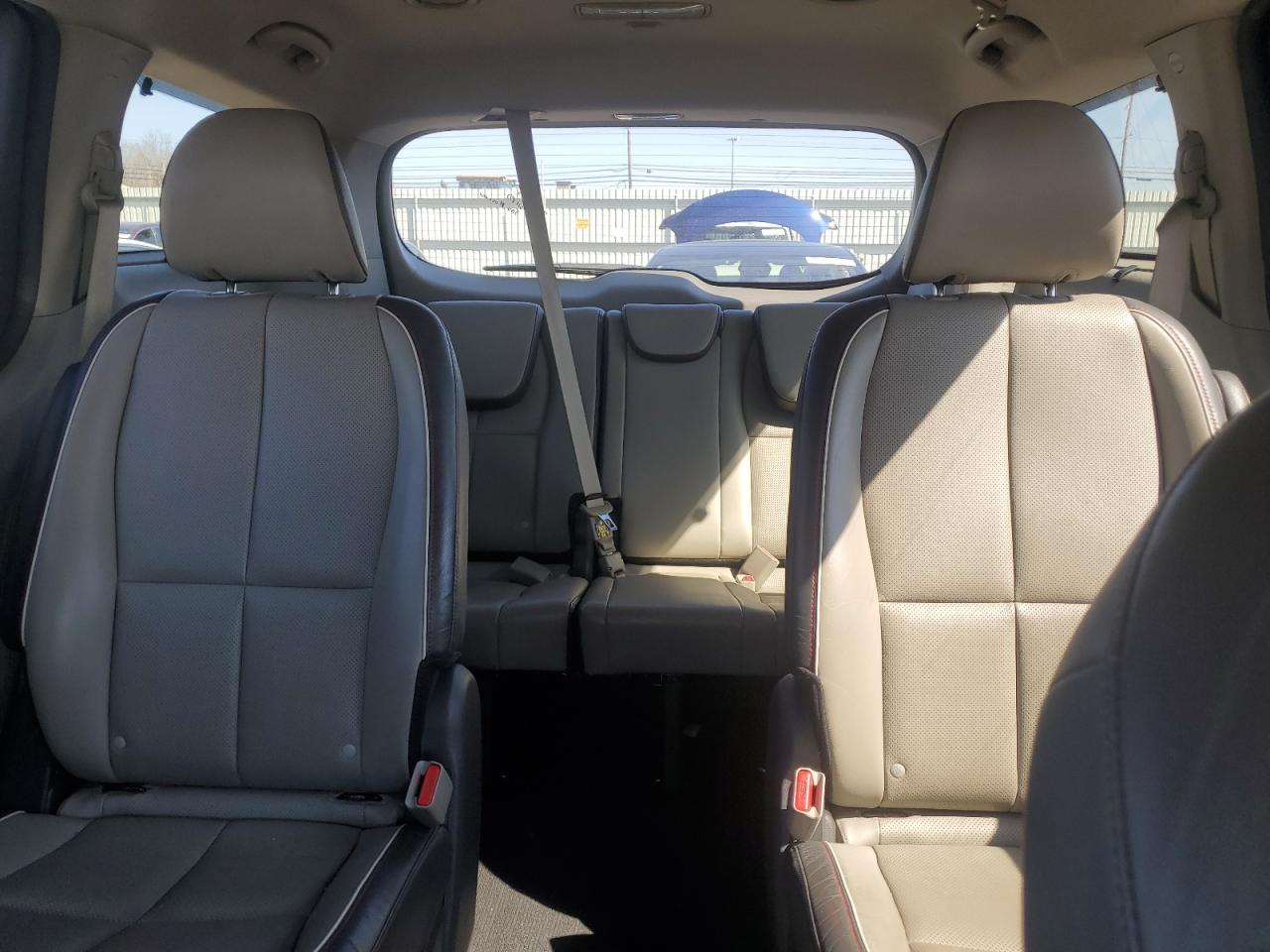 2018 Kia Sedona - Image 10