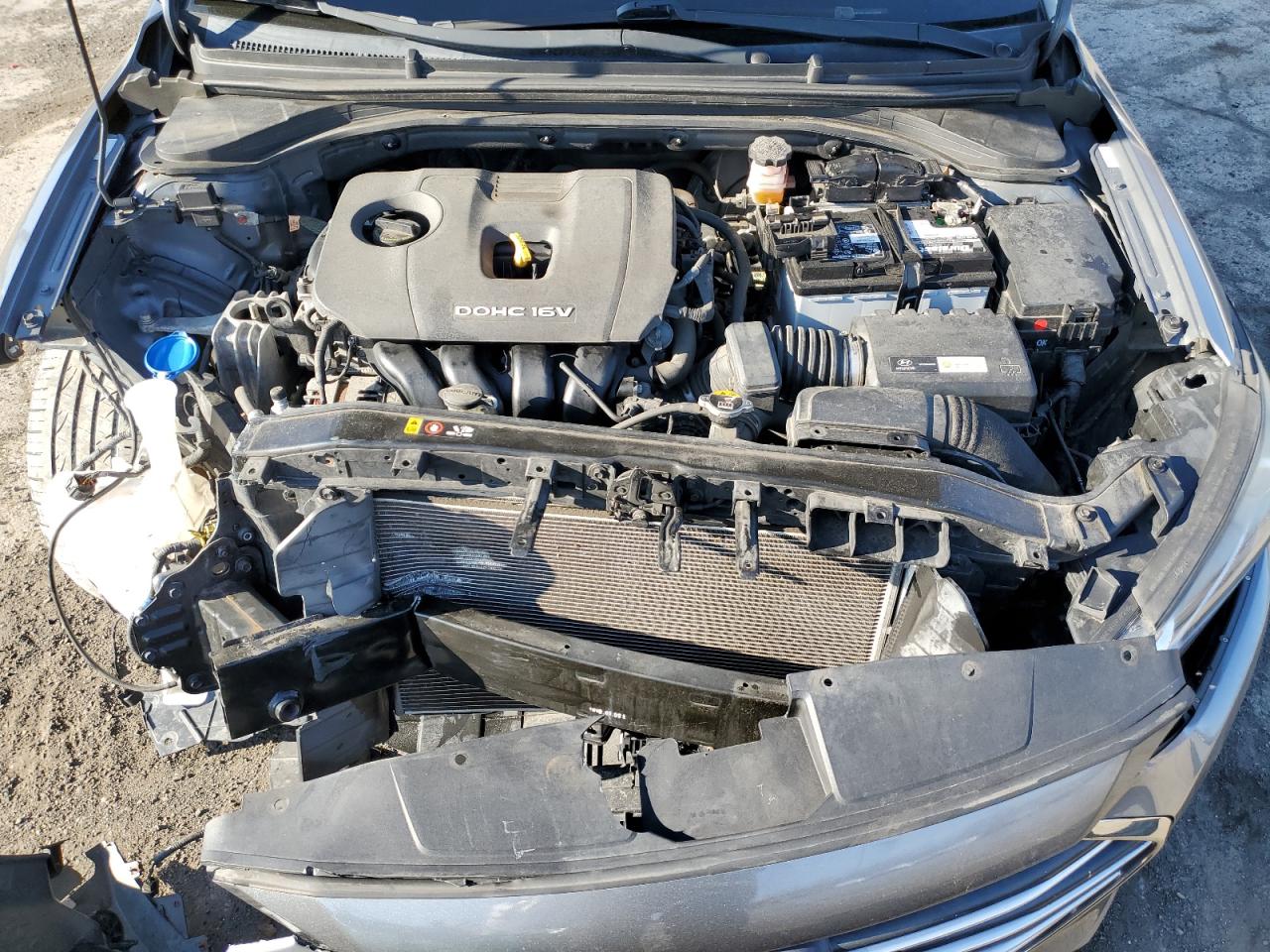 2017 Hyundai Elantra - Image 13